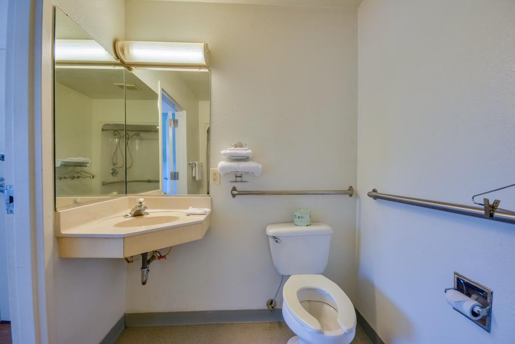 Rodeway Inn Tillmans Corner Luaran gambar