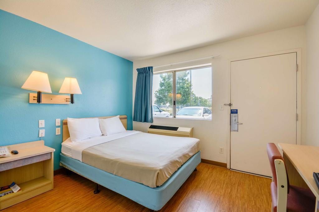 Rodeway Inn Tillmans Corner Luaran gambar