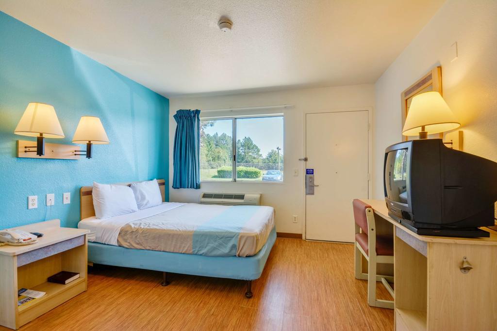 Rodeway Inn Tillmans Corner Luaran gambar