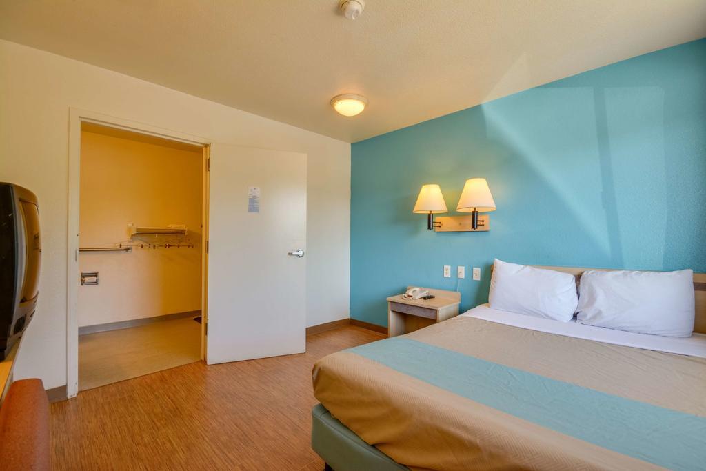 Rodeway Inn Tillmans Corner Luaran gambar