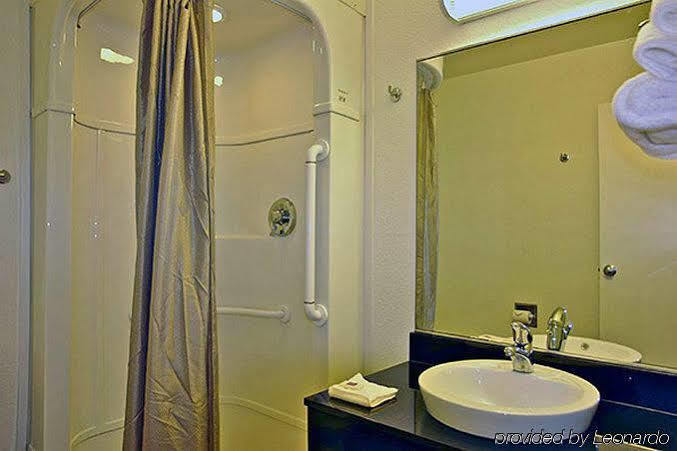 Rodeway Inn Tillmans Corner Luaran gambar