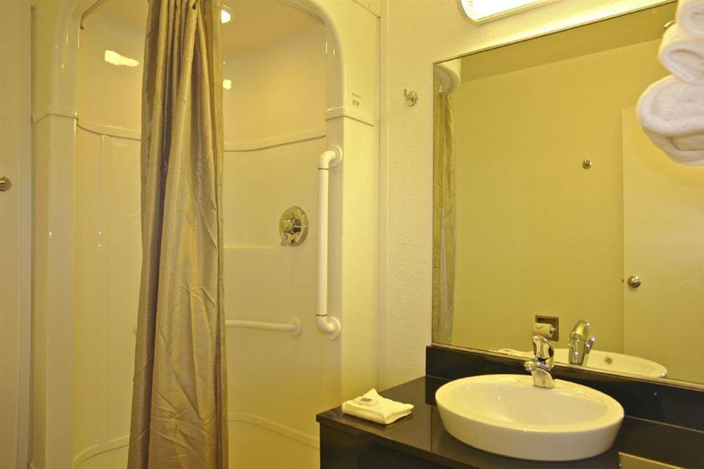 Rodeway Inn Tillmans Corner Bilik gambar